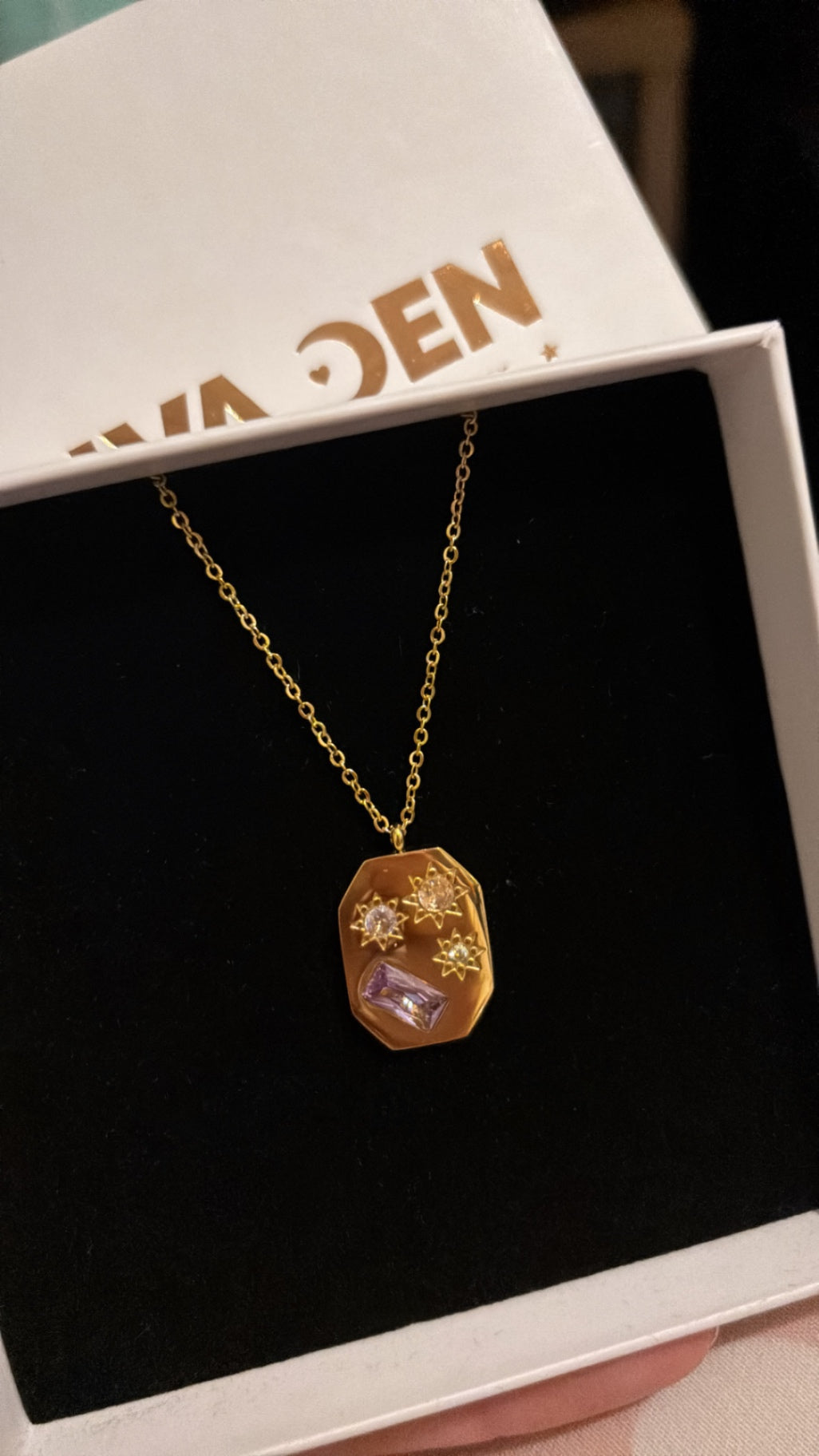 Crystal pendant necklace