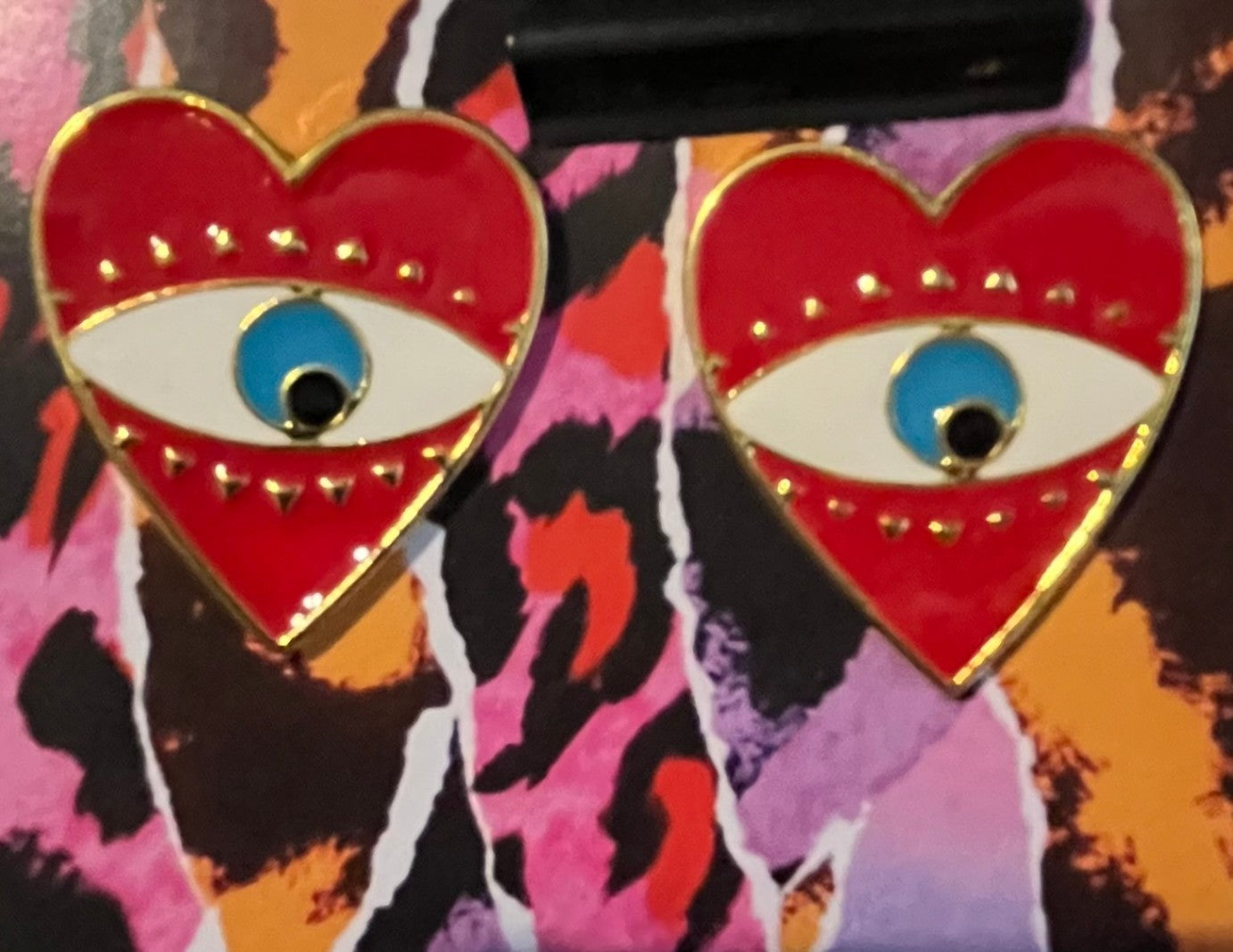 Red heart earing with eye