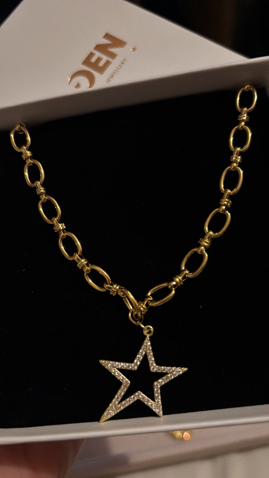 Crystal star pendant necklace