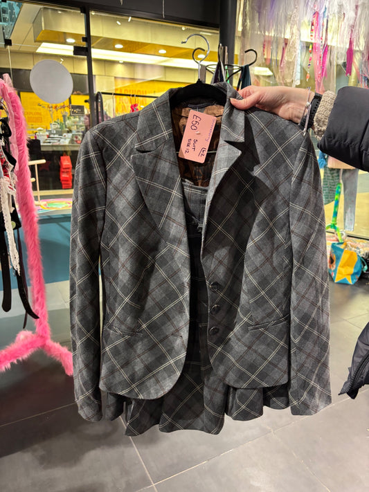 Skirt and blazer suit