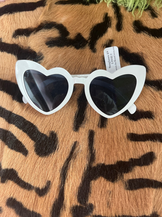 Sunnies Heart white