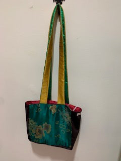 Green and yellow lattice. Long strap. Red interior