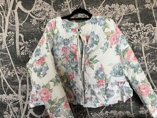 Thick Blanket Jacket Cream with floral pattern