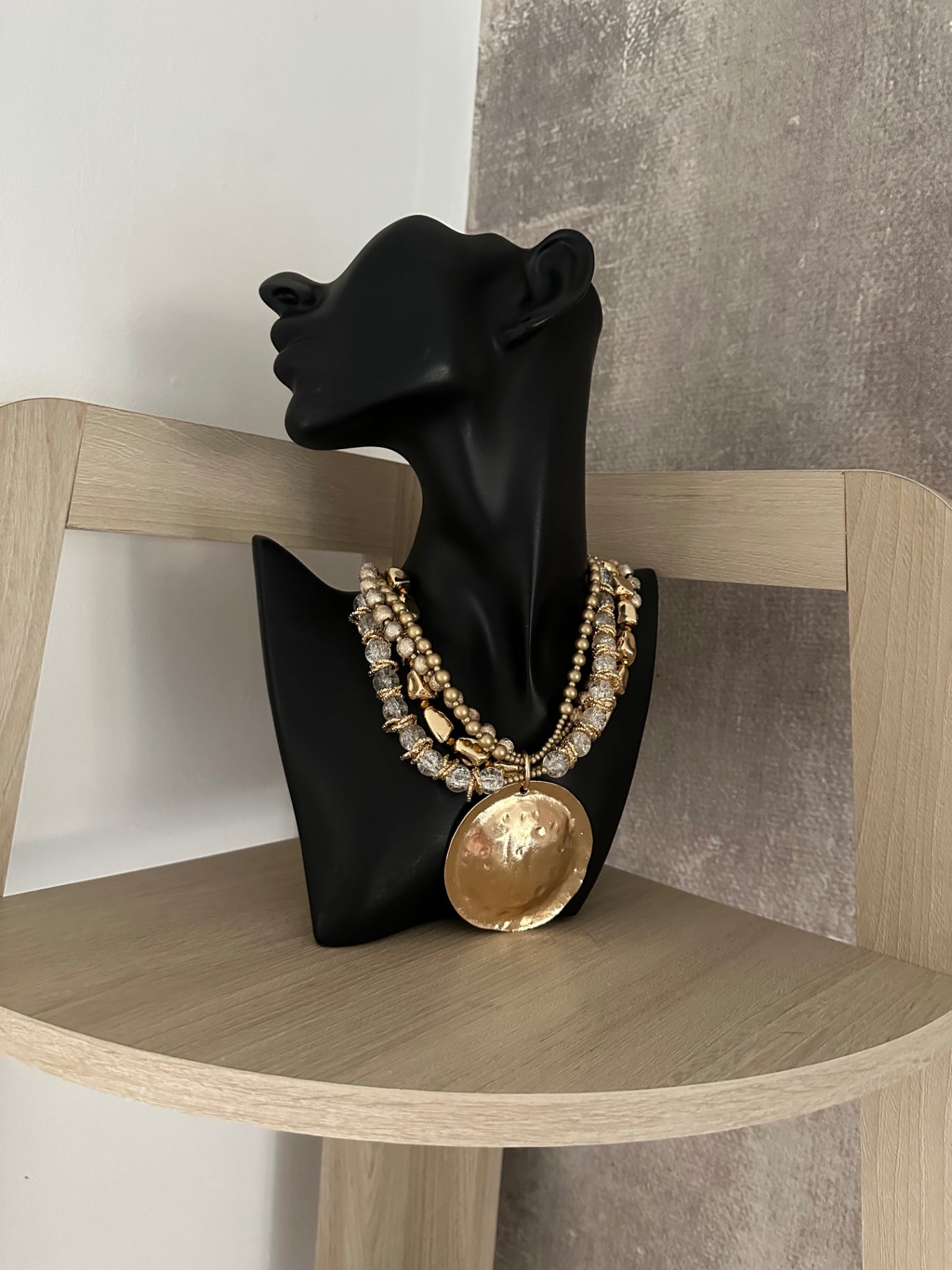 Gold pendant necklace