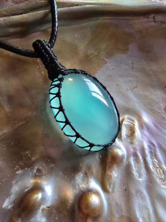Dyed agate necklace