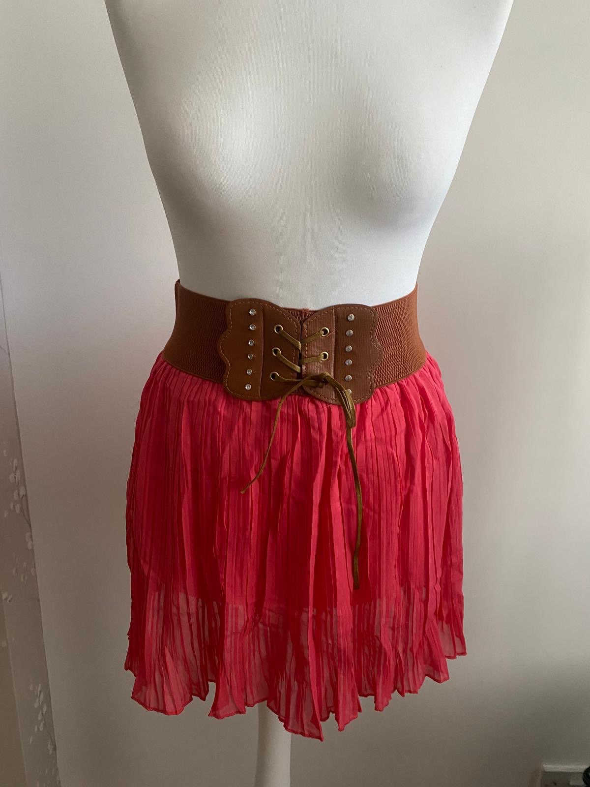 Pink pleated skirt