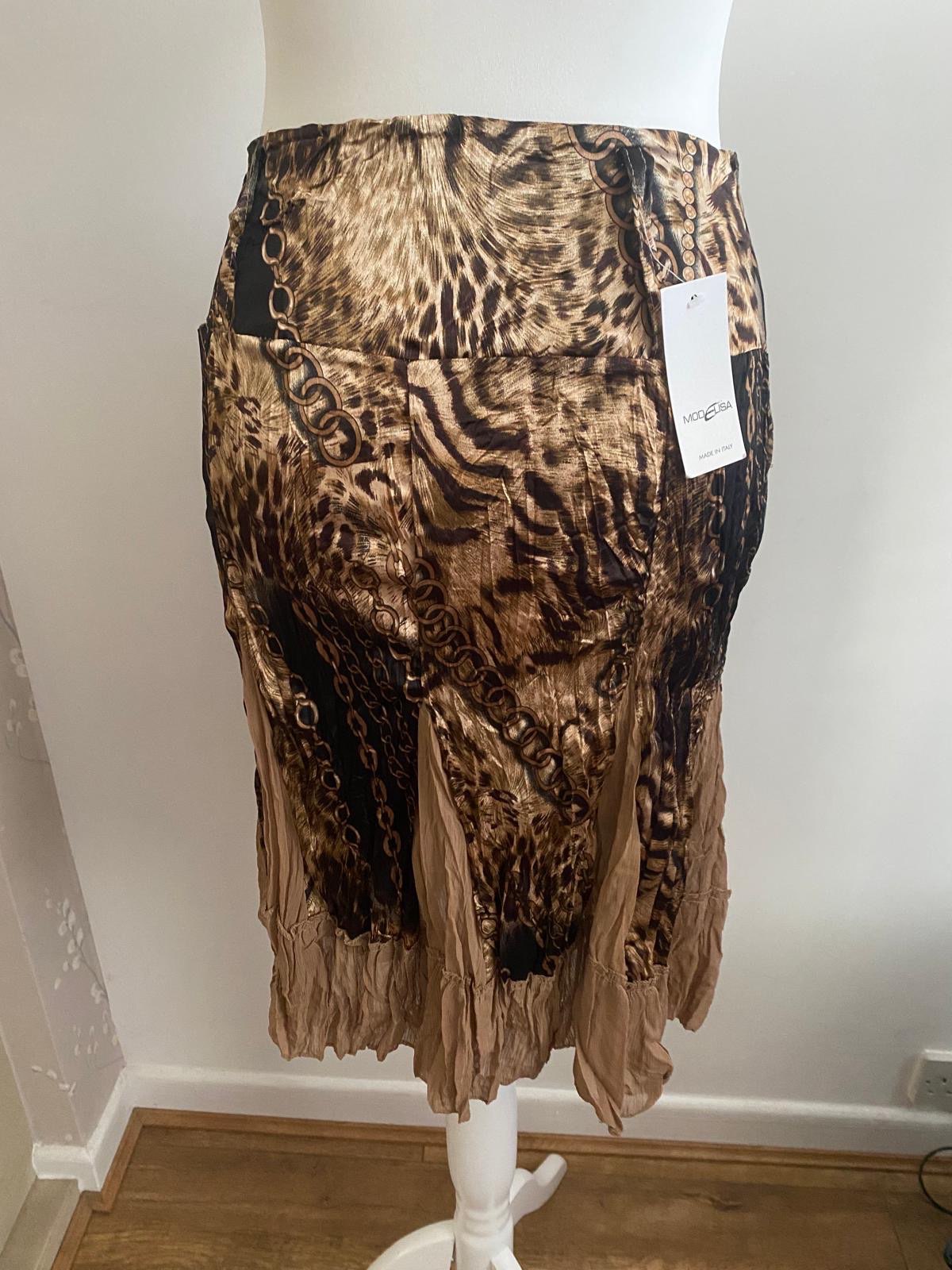 Brown skirt with leopard print chain design
