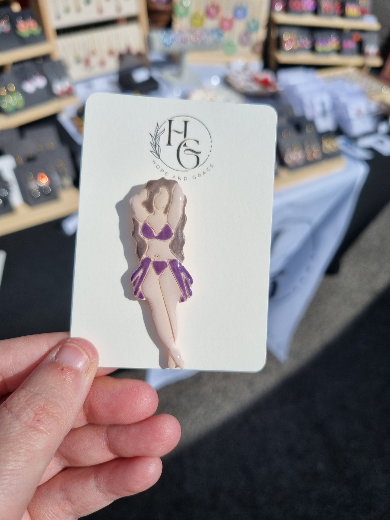 Pin up pin badge