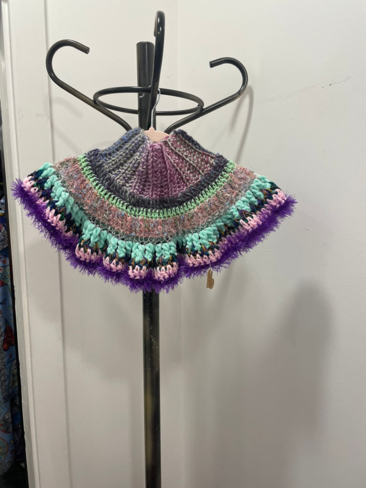 Purple multicolour neckpiece