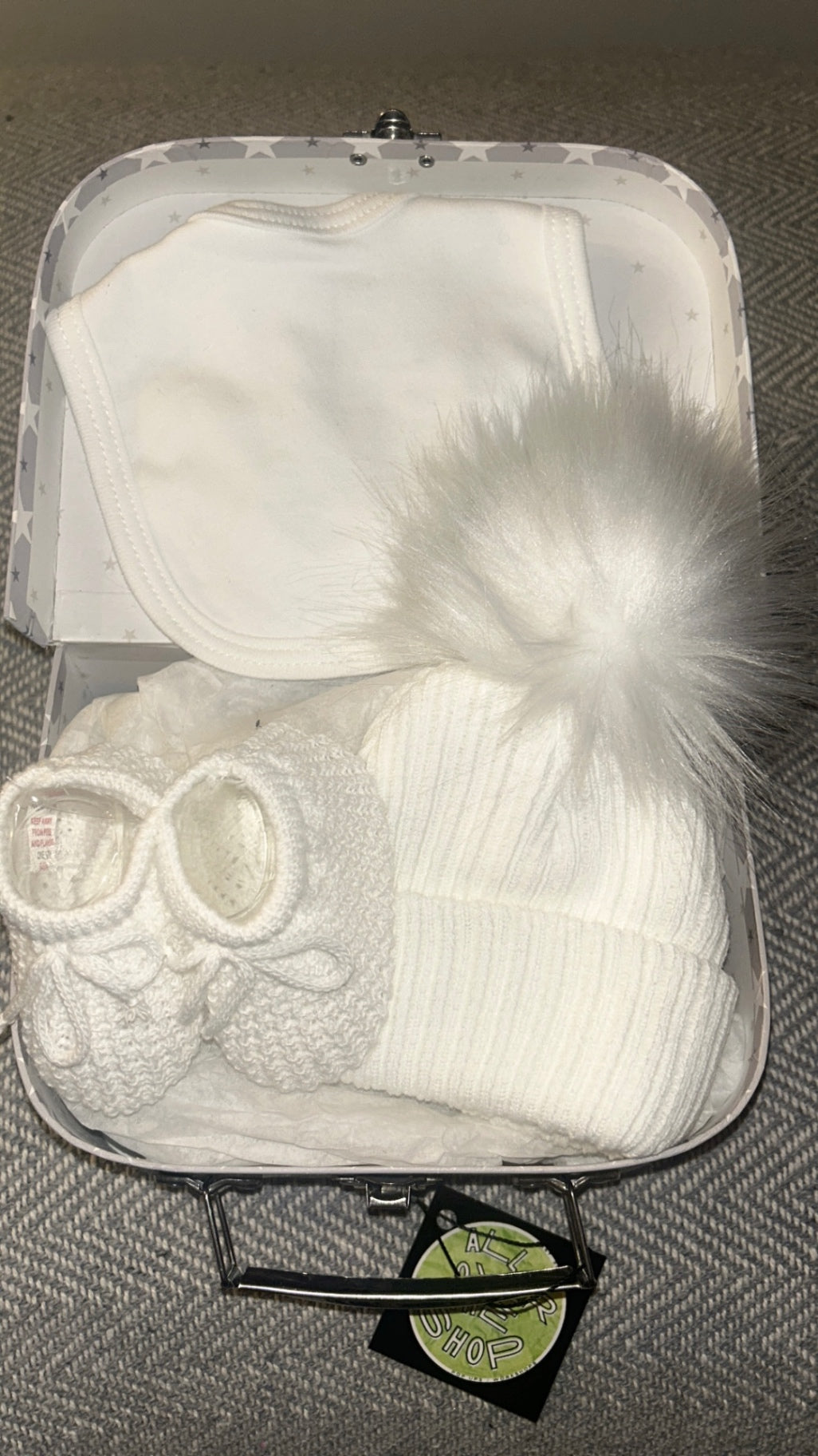 4 Piece Neutral Baby Gift Set. Bib, Hat, Booties And Gift Case