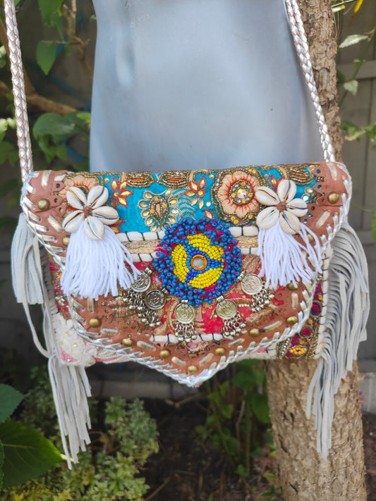 Chilean cross body bag - white tassle
