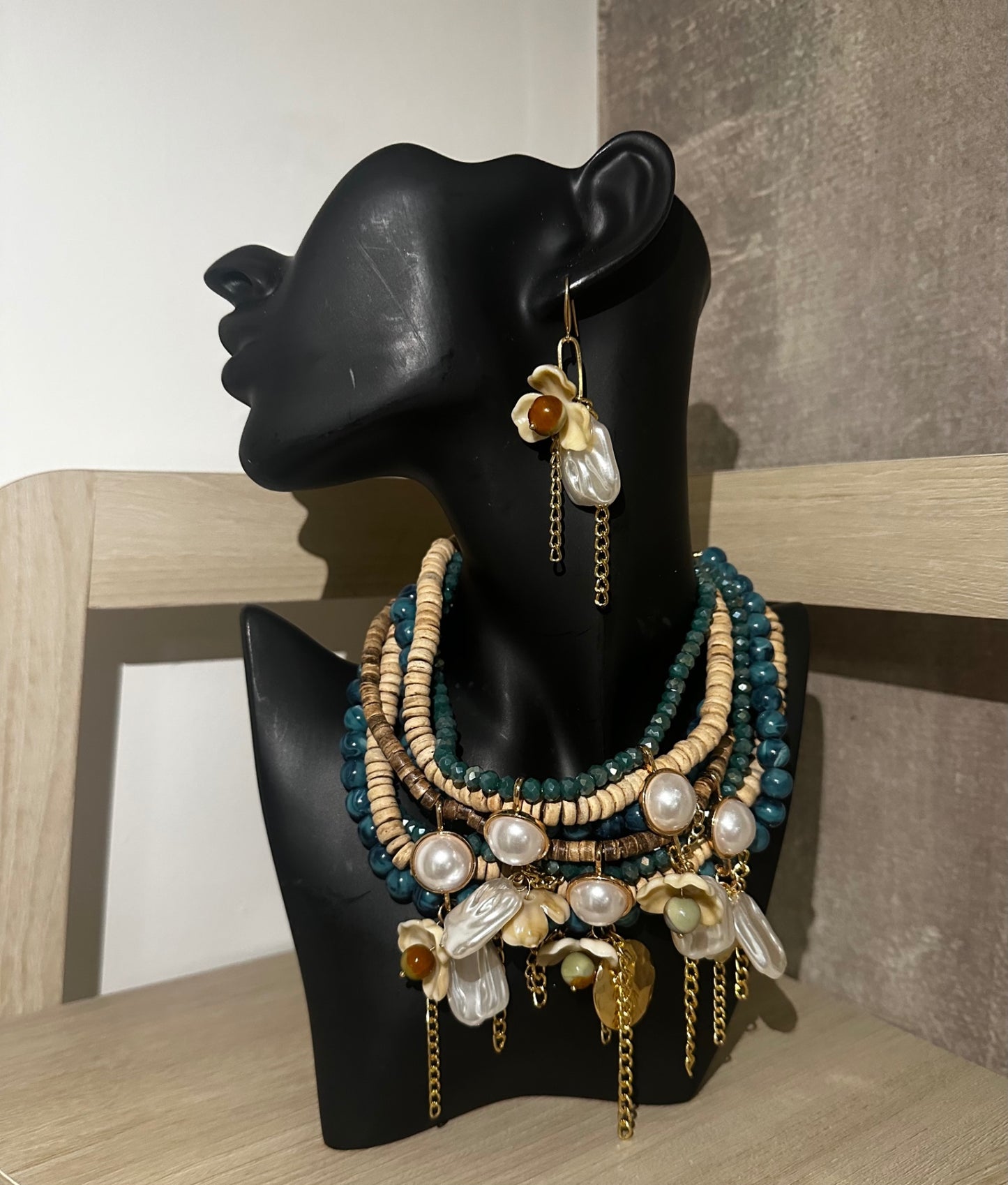 Statement set blue