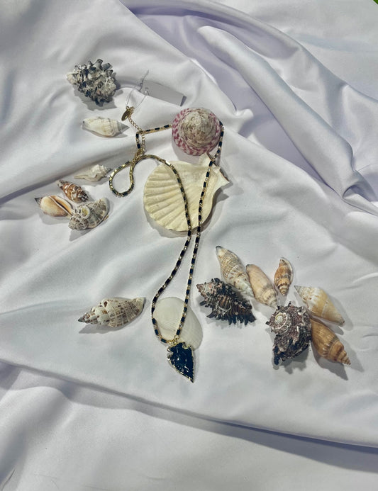 Obsidian Arrow Shield Pendant – Midnight Onyx Crystal Chain