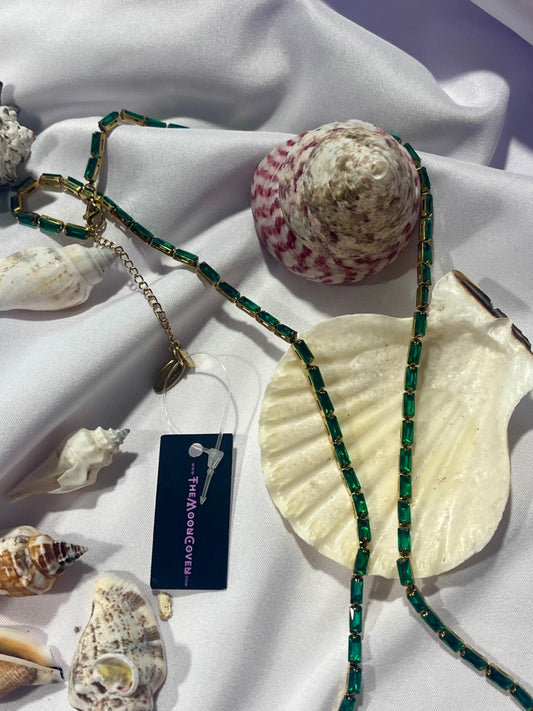 Obsidian Arrow Shield Pendant – Emerald Green Zirconia Necklace