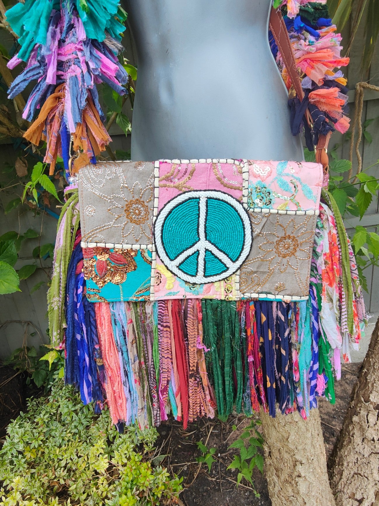 Frill sari cross body bag -Peace sign detailing