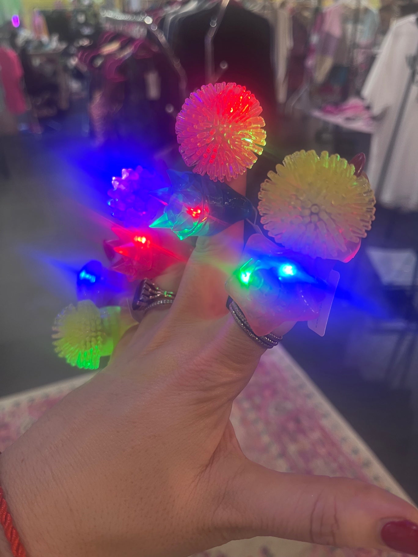 🌟 90s Spiky Light-Up Rings – One Size