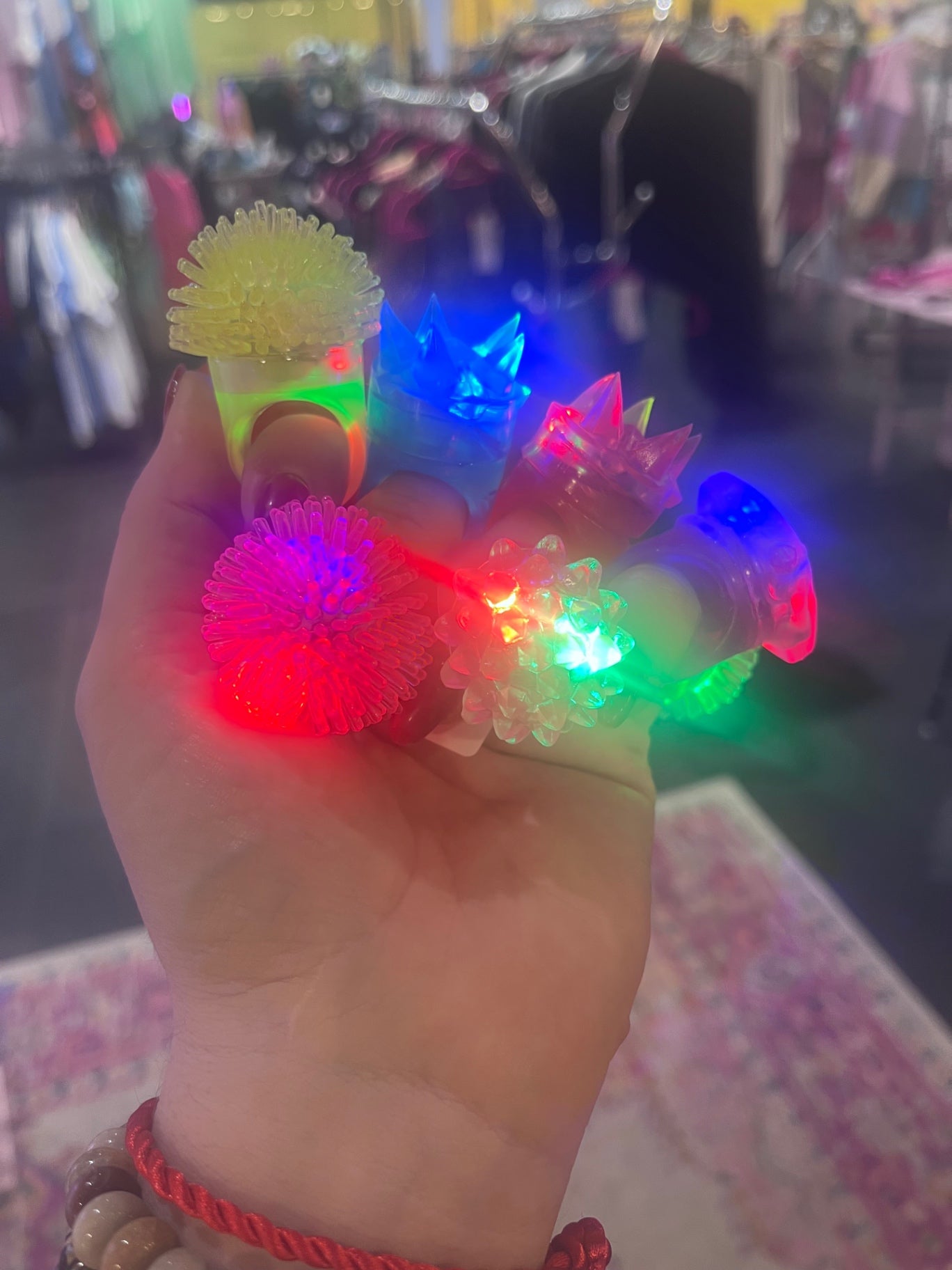 🌟 90s Spiky Light-Up Rings – One Size