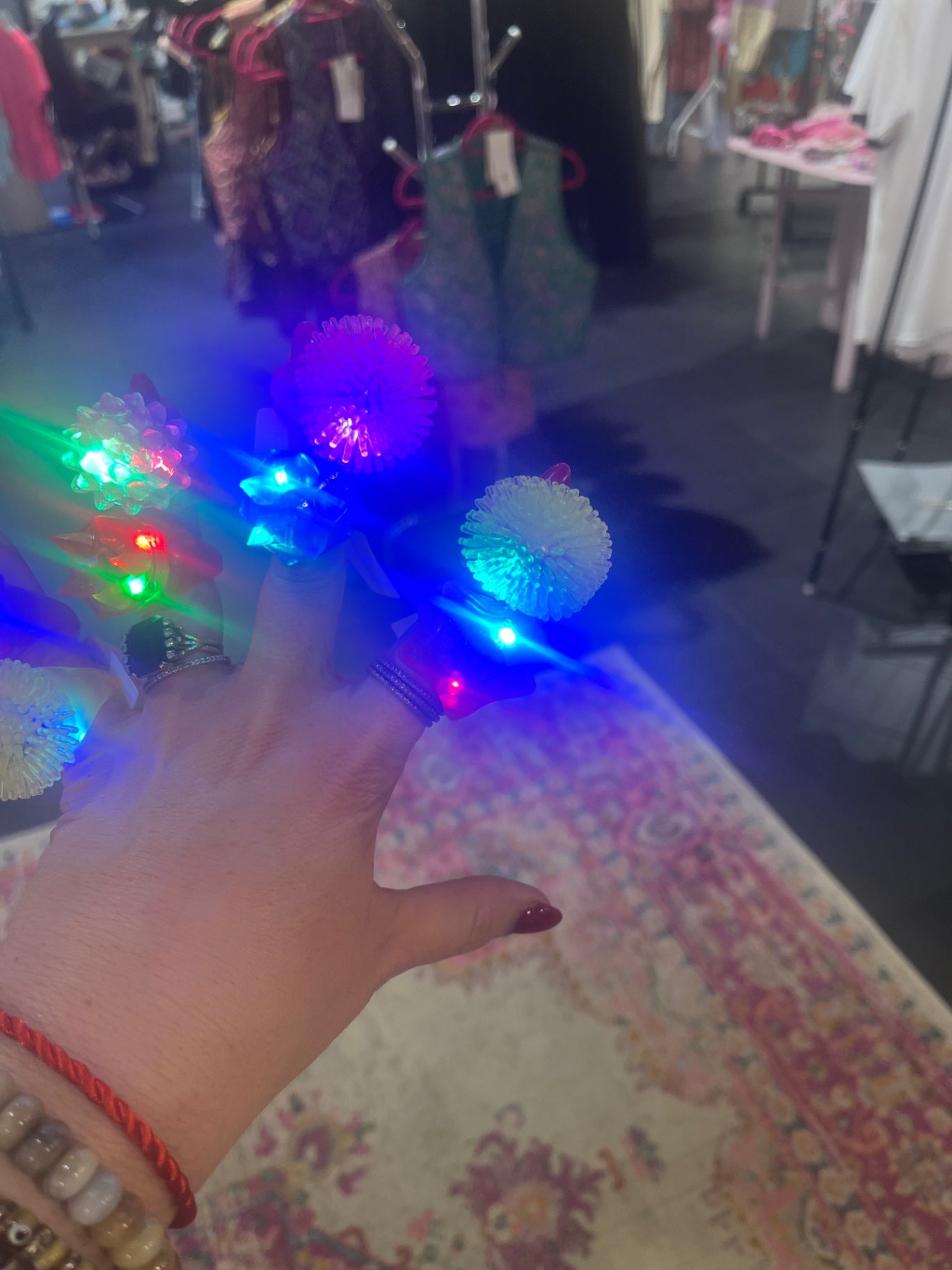 🌟 90s Spiky Light-Up Rings – One Size