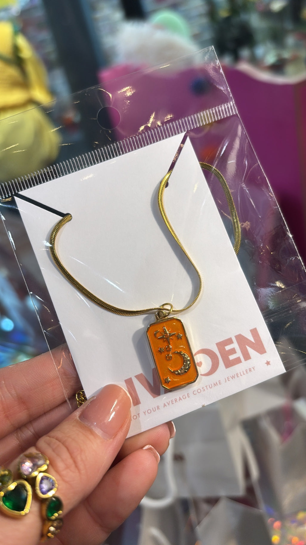 Mystic charm necklace (O)