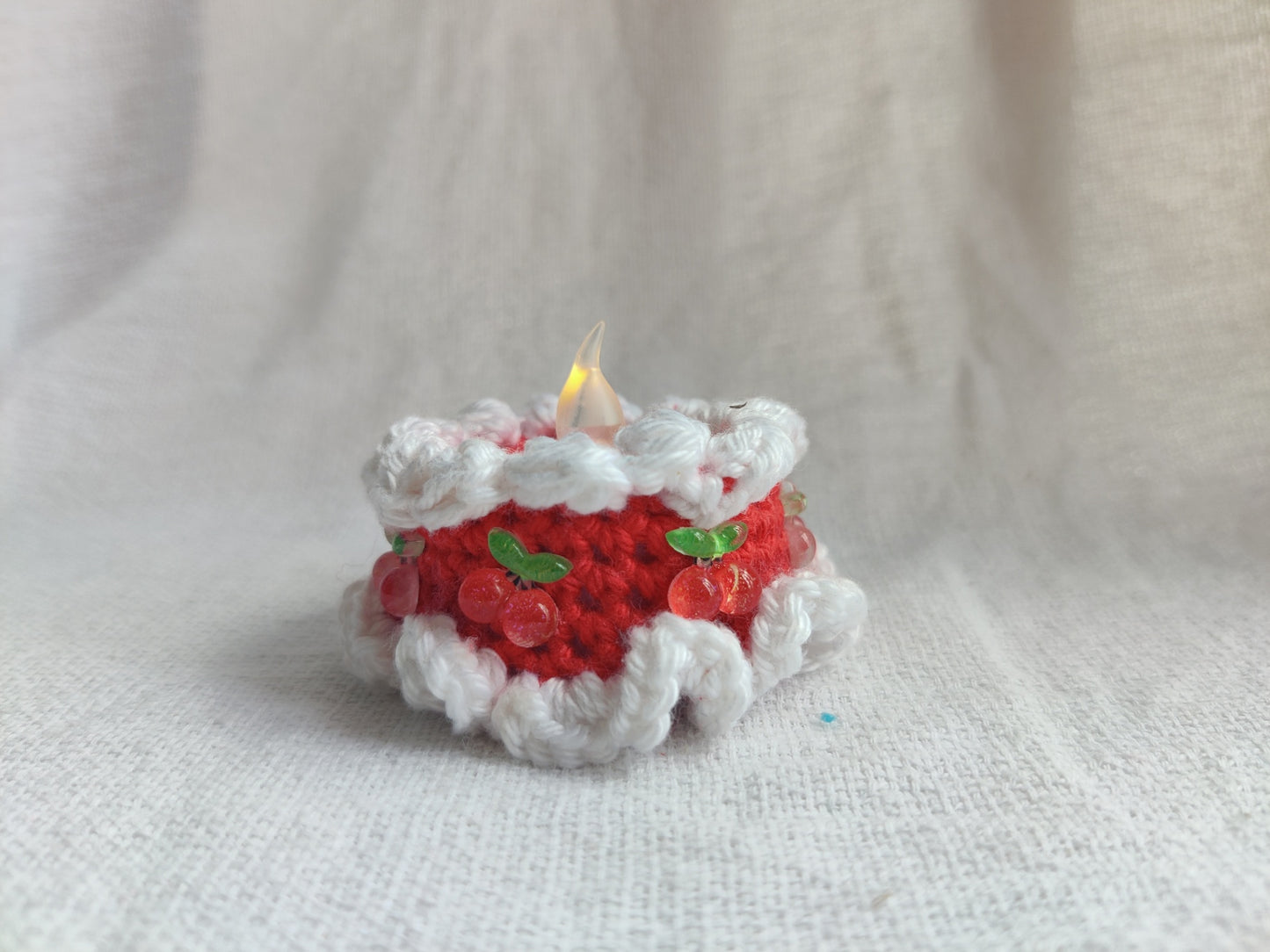 Tealight miniature cake with cherries