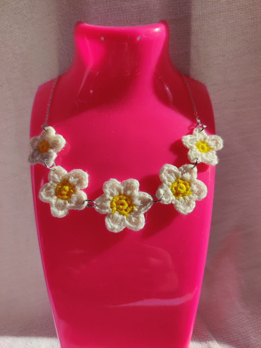 Daisy flower crochet necklace