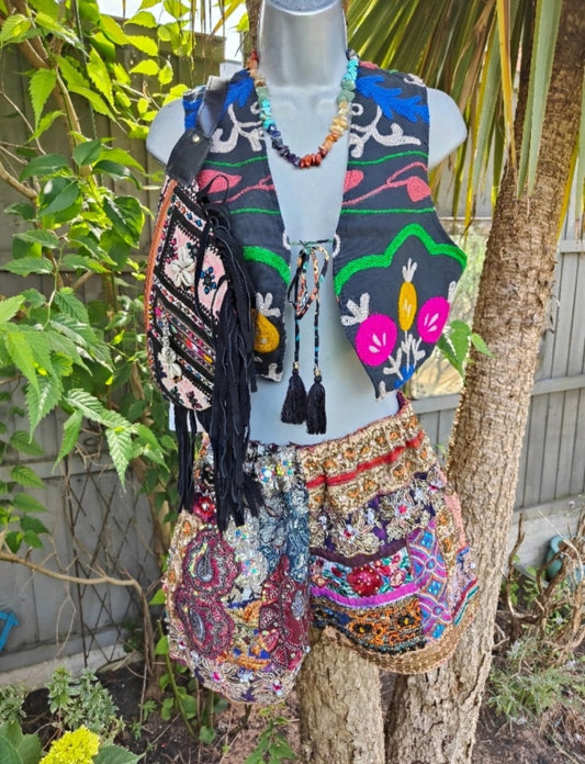 Mykonos jewel shorts 8-12 UK red line