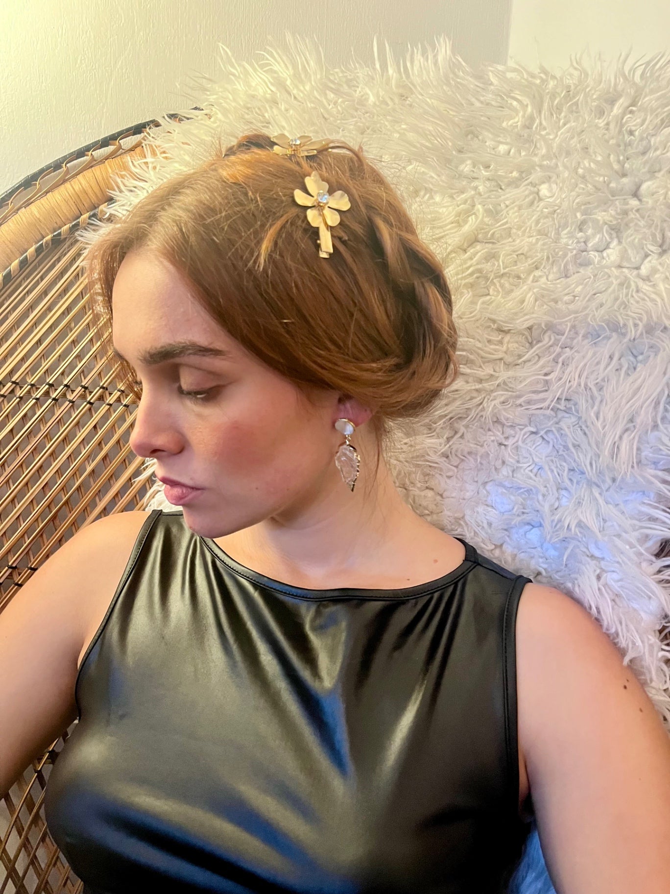 Golden Bloom Hair Clip – Floral Crystal Hair Accessory