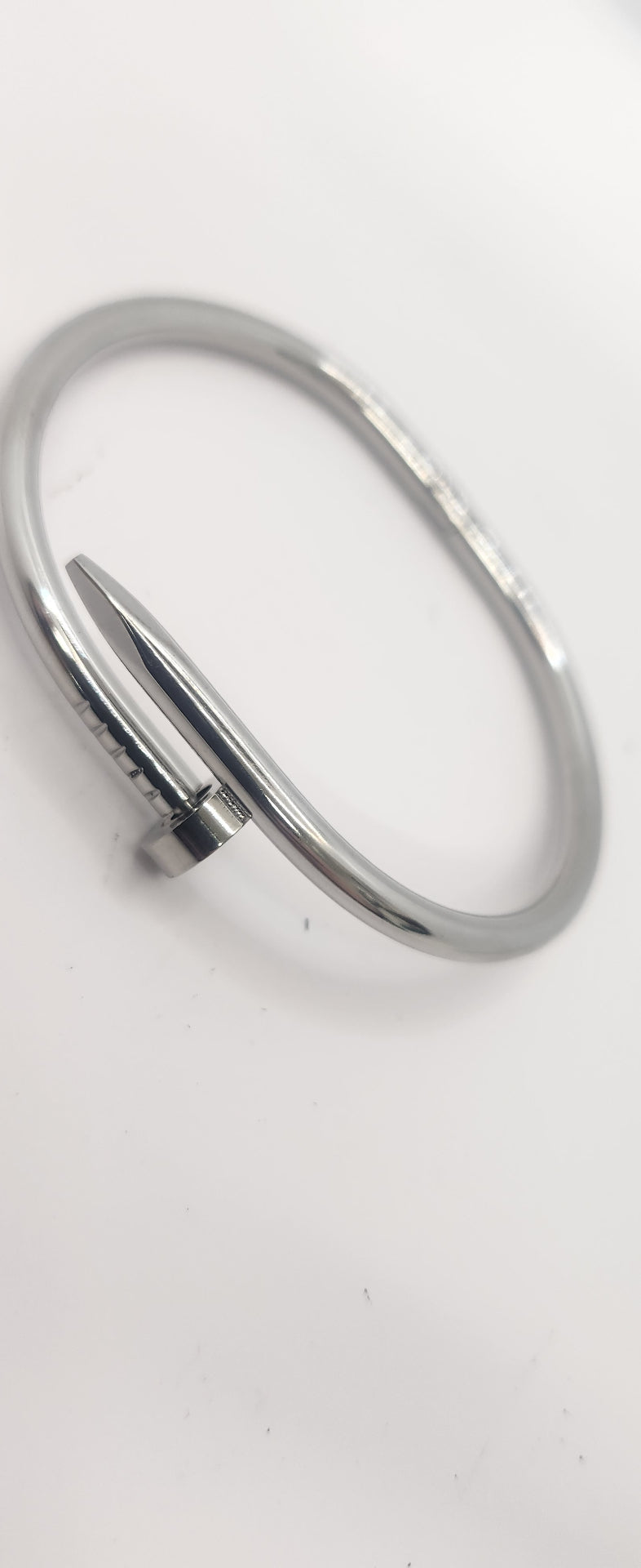 Nail bangle