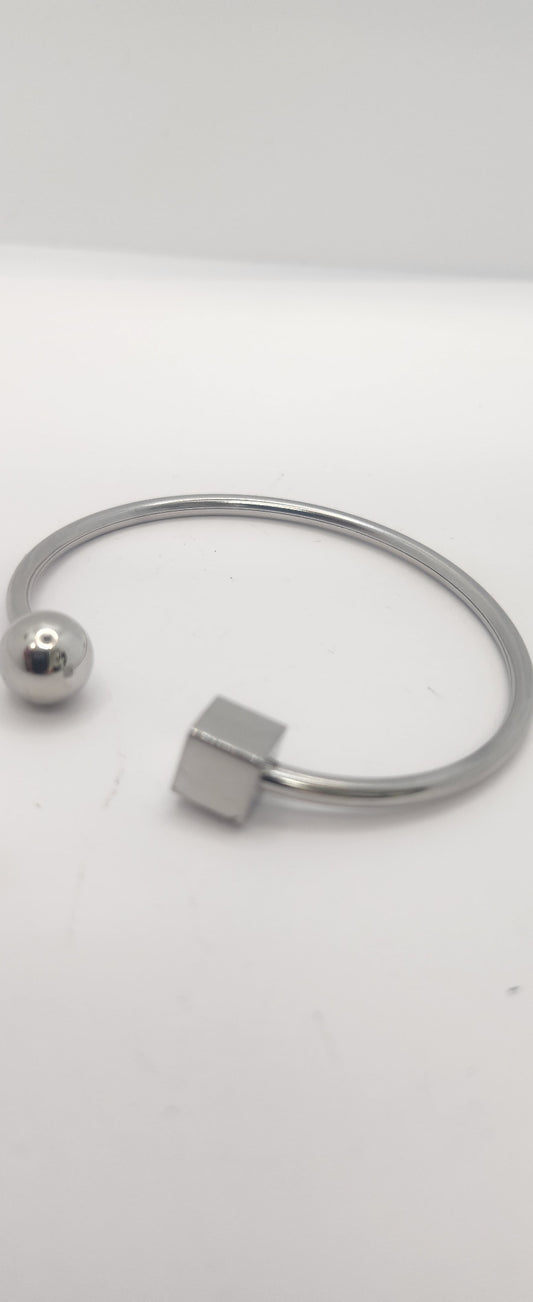 Stainless steel cube & ball bangle
