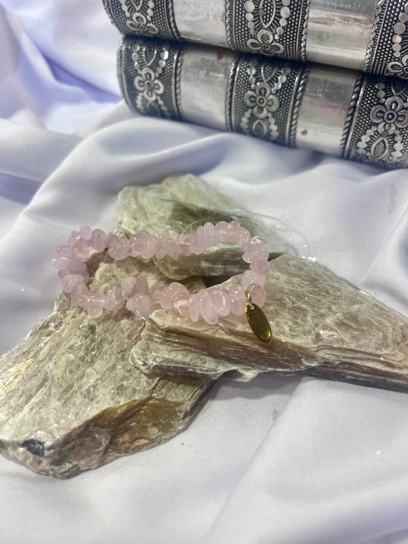 💗 Rose Quartz Crystal Chip Bracelet