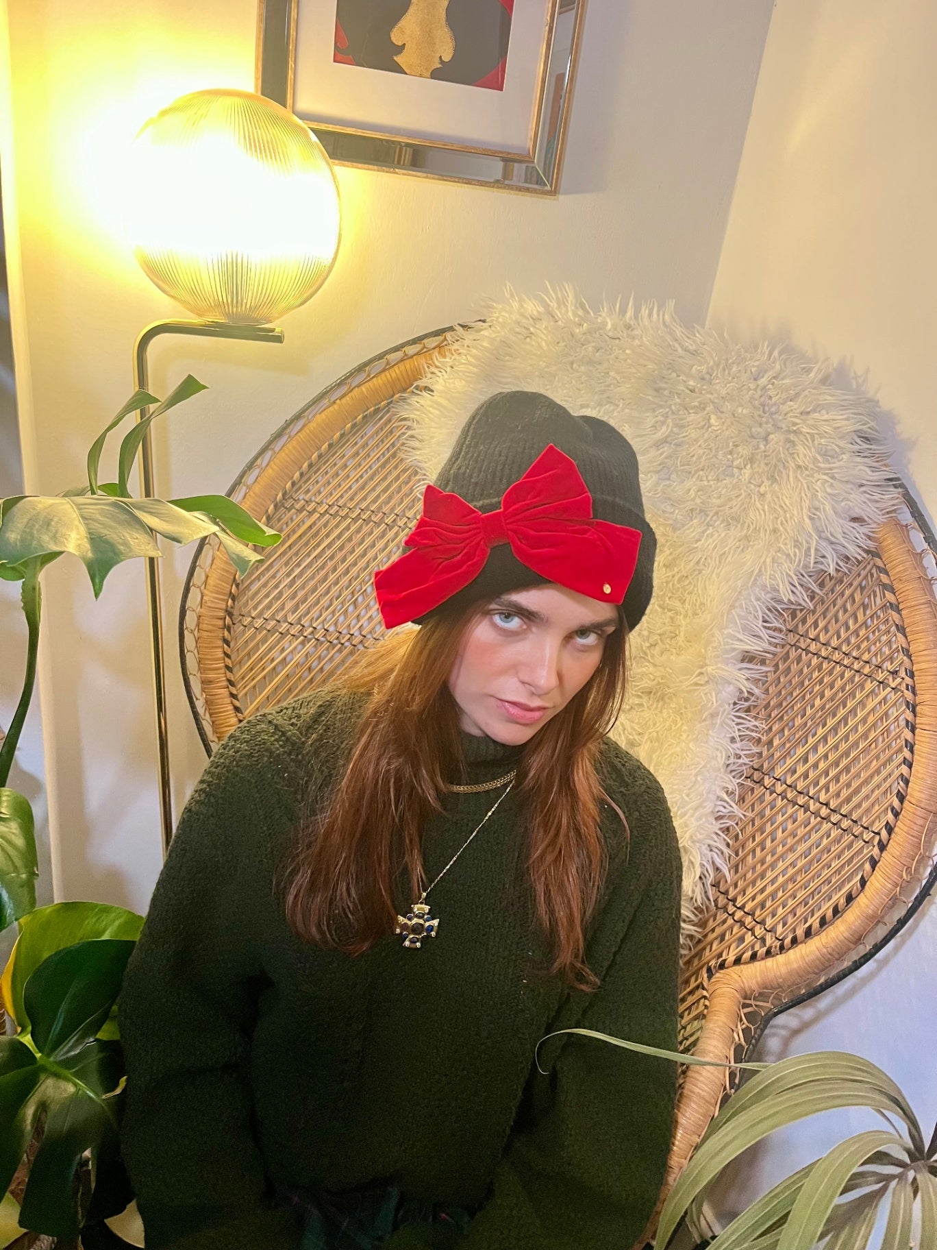 BLACK WOOL HAT WITH RED BOW