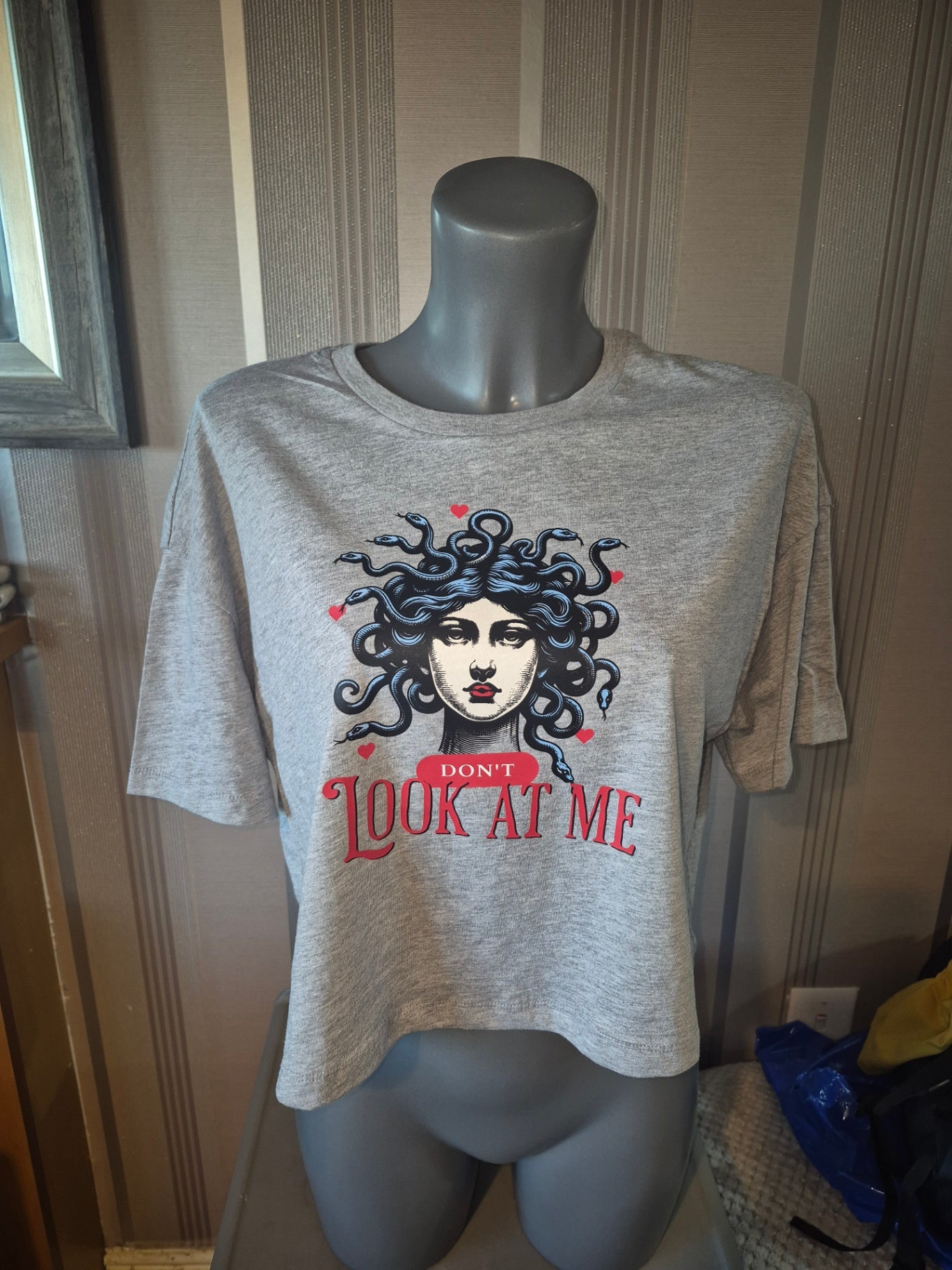 Medusa crop. Grey