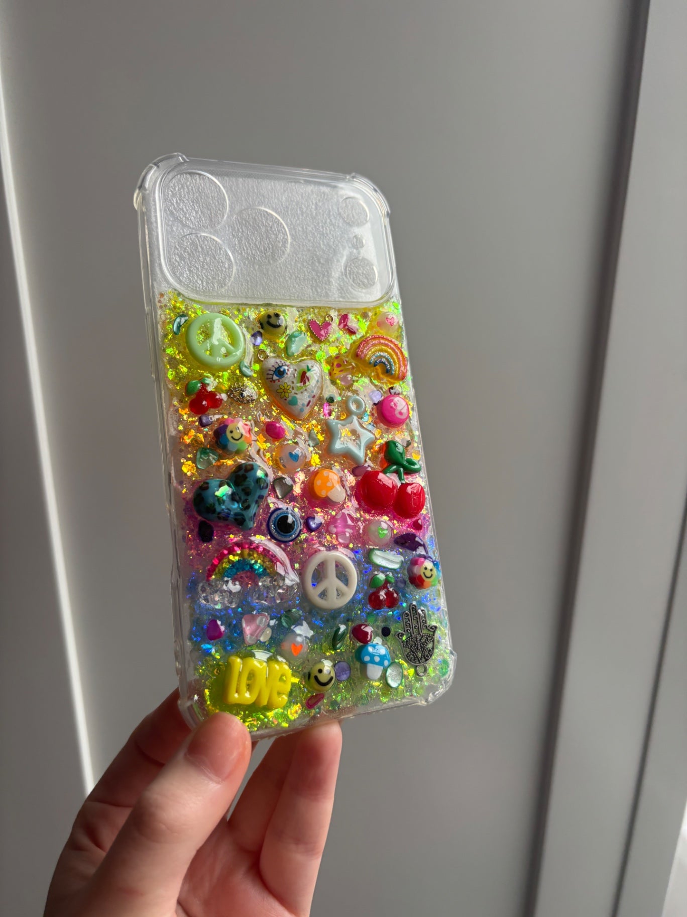 Funky phone case - iPhone 17 pro max 🌈