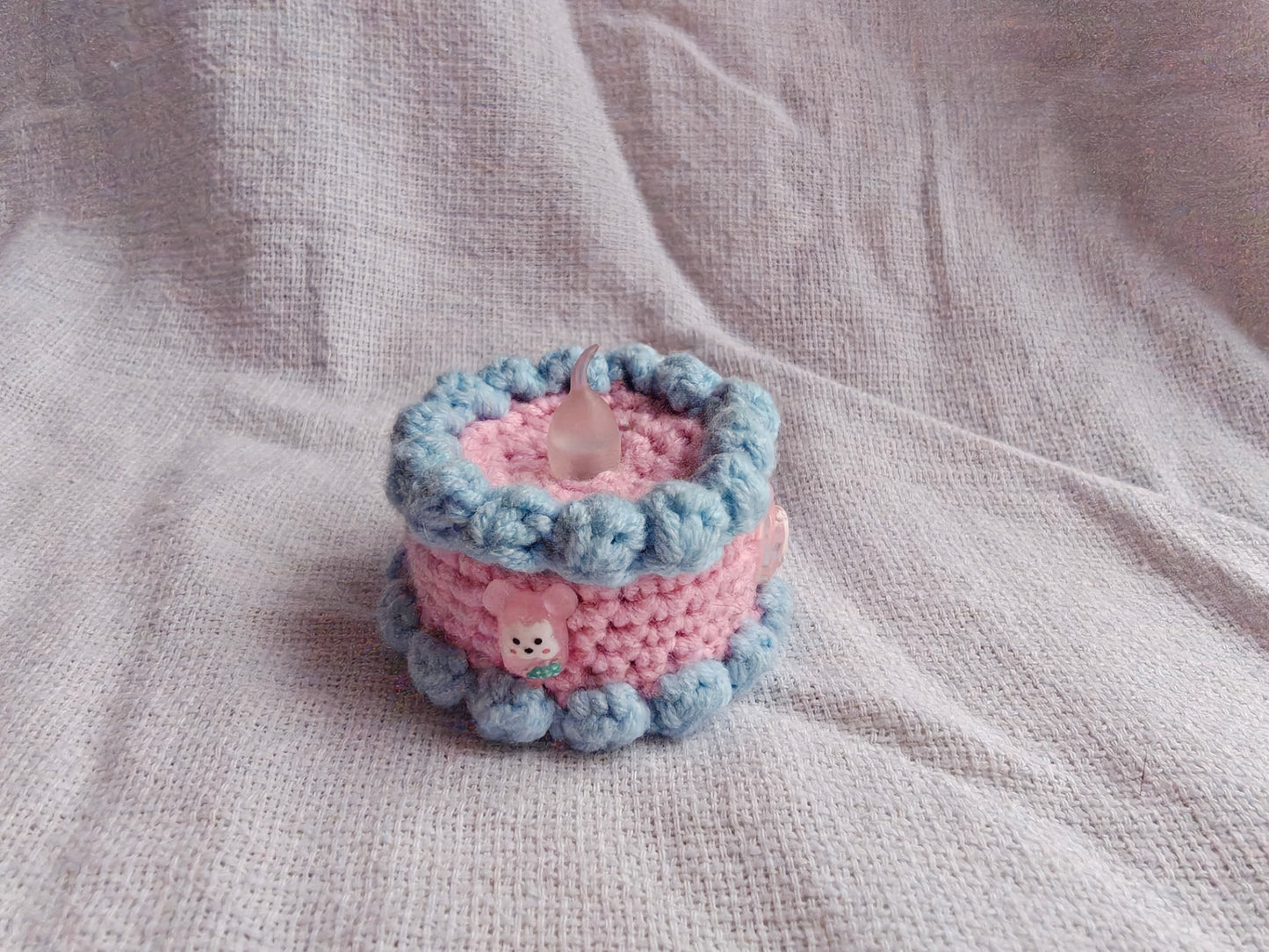 Tealight cakes, blue and pink ice cream cake