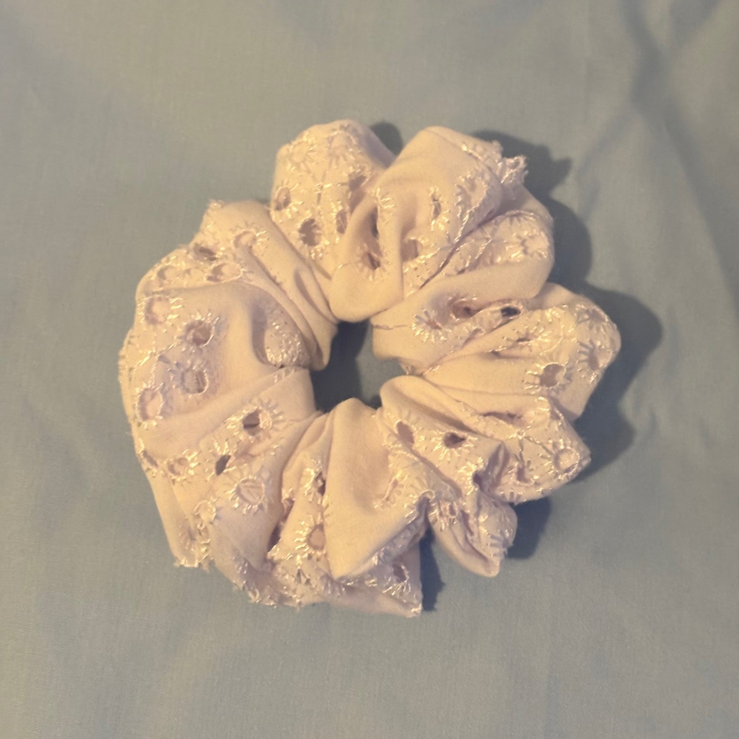 Broderie Anglaise Scrunchie Mini
