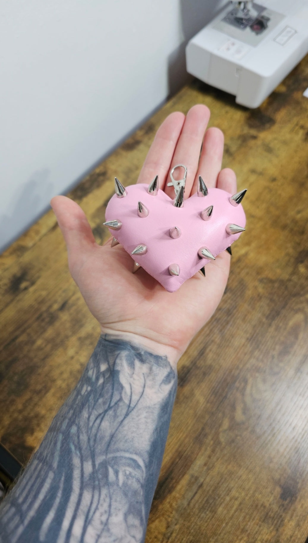 CC SPIKED HEART KEYRING (pink)