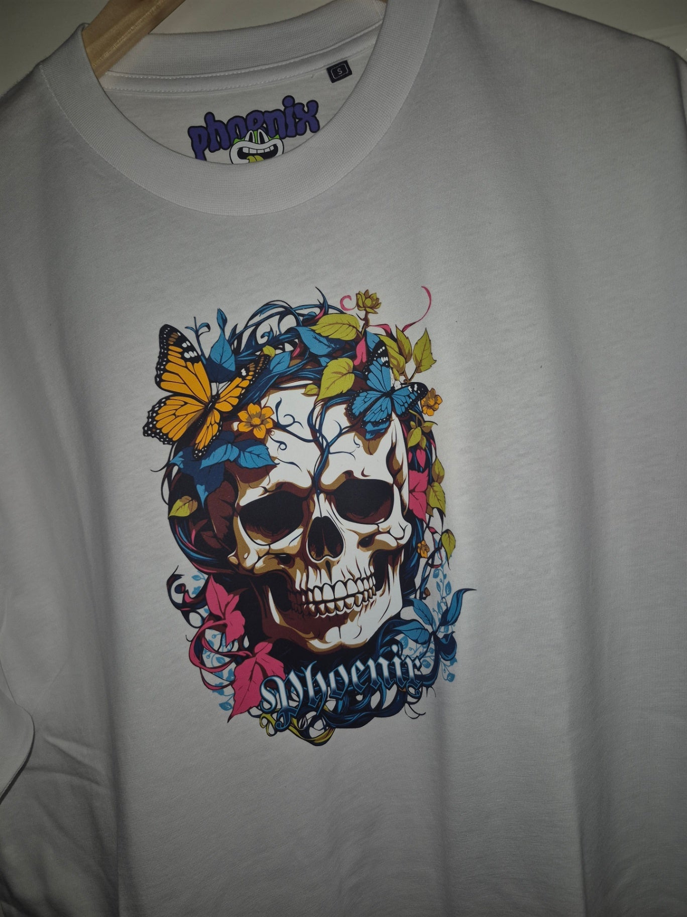 Skull in vine S oversized white medium