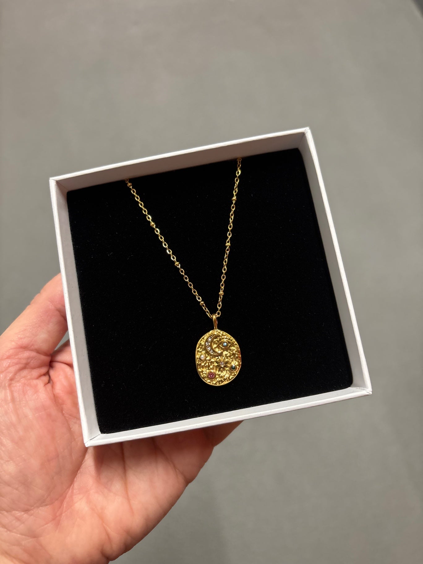 Mystic pendant necklace
