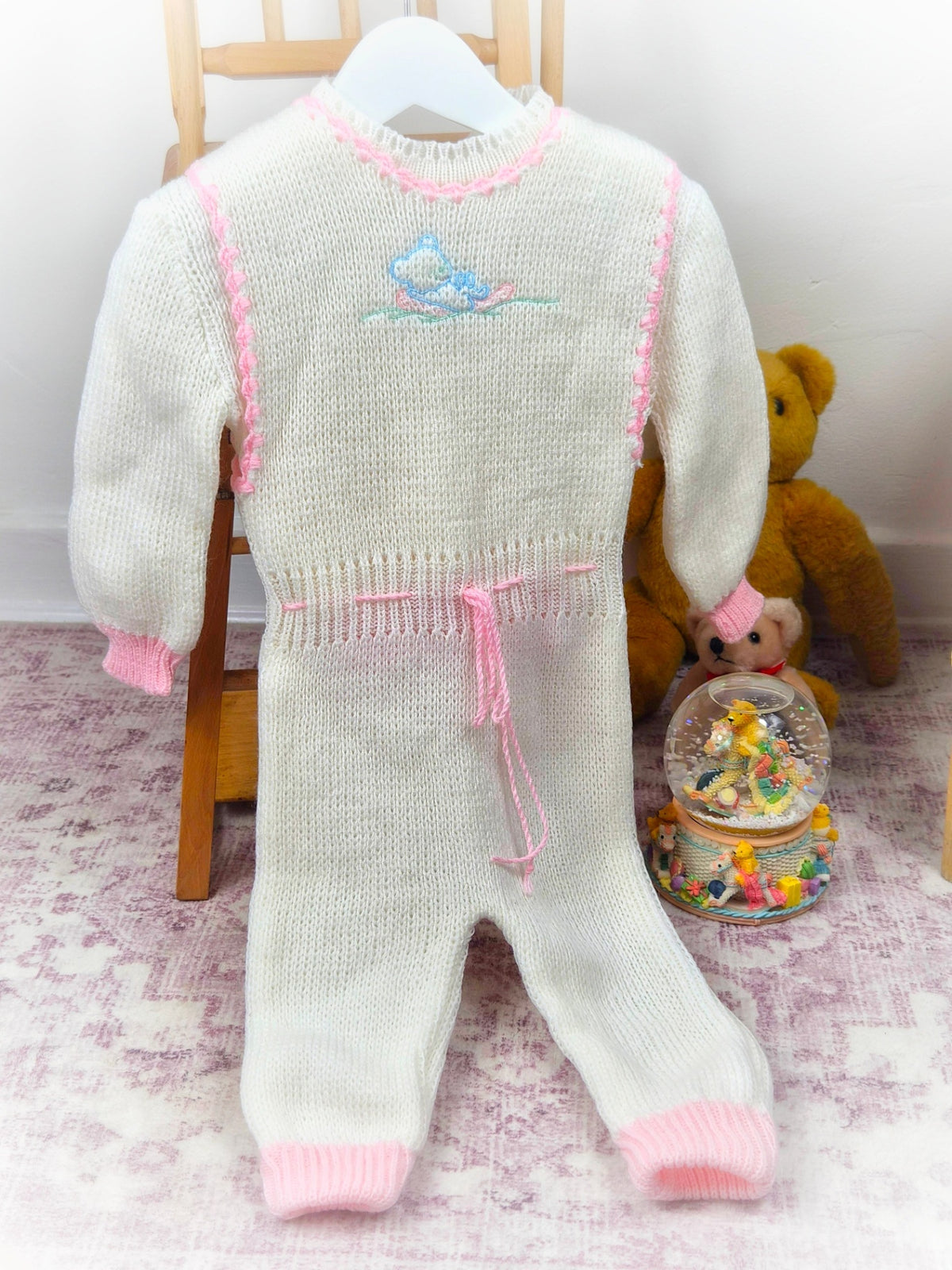White and pink vintage knit set