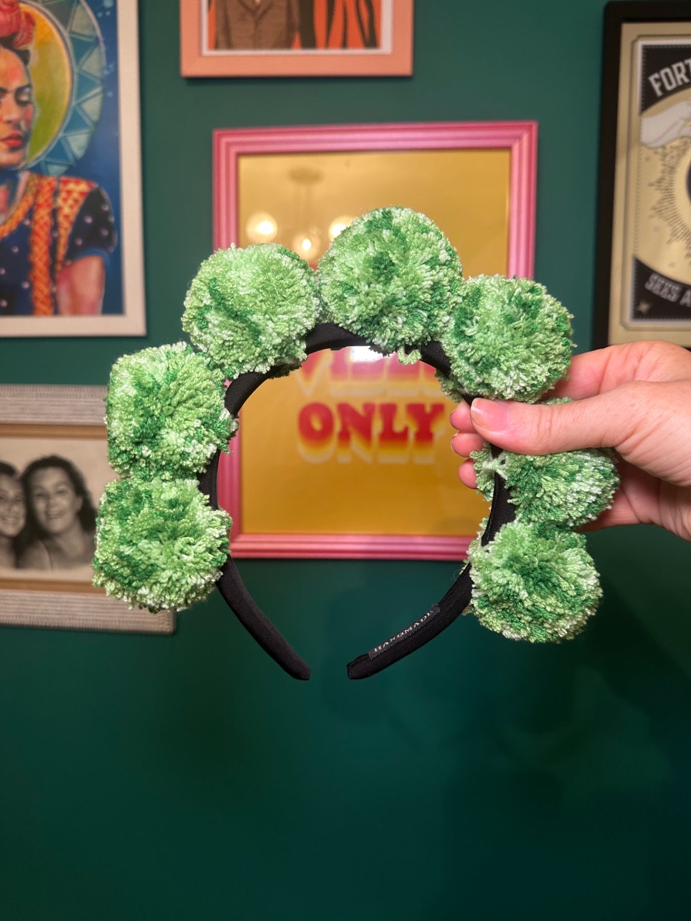 Mini green pom