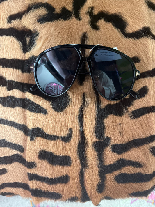 Sunnies pilot black