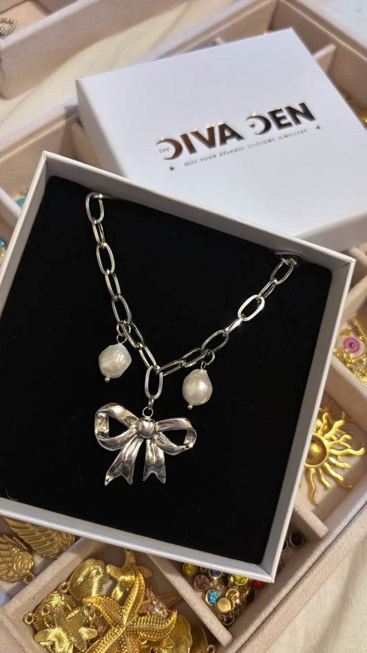 Silver bow and pearls necklace