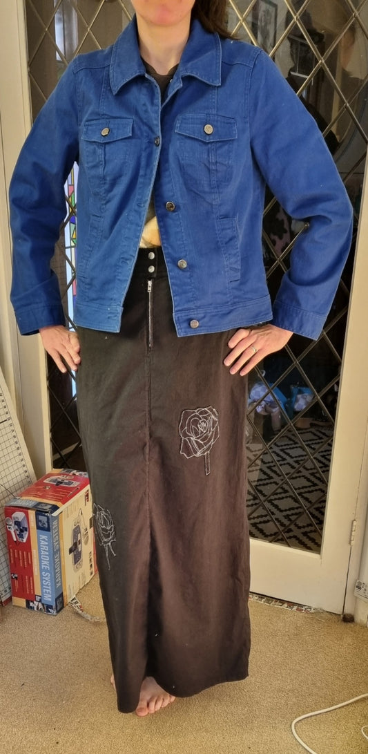 Embroidered Flowers Black Skirt