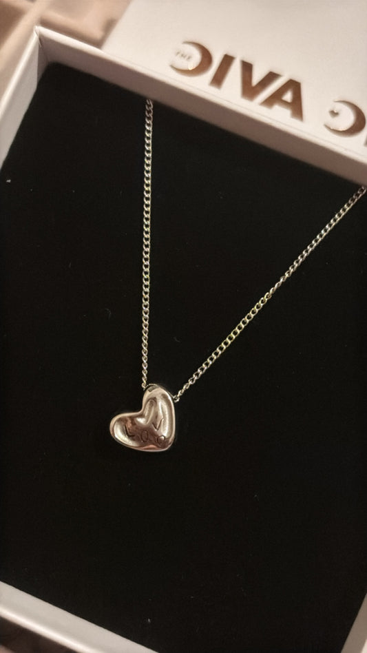 Dainty love necklace