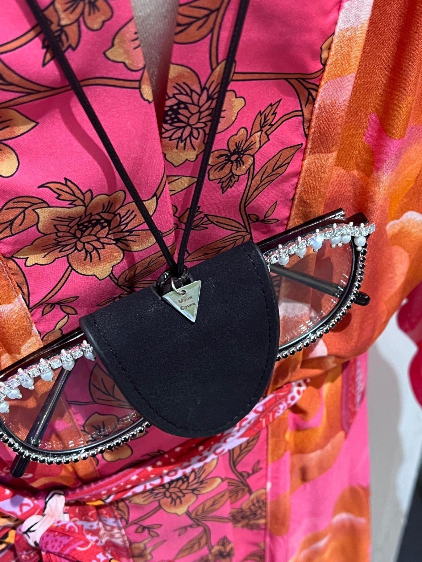 Black Silver Glasses Pouch Holder