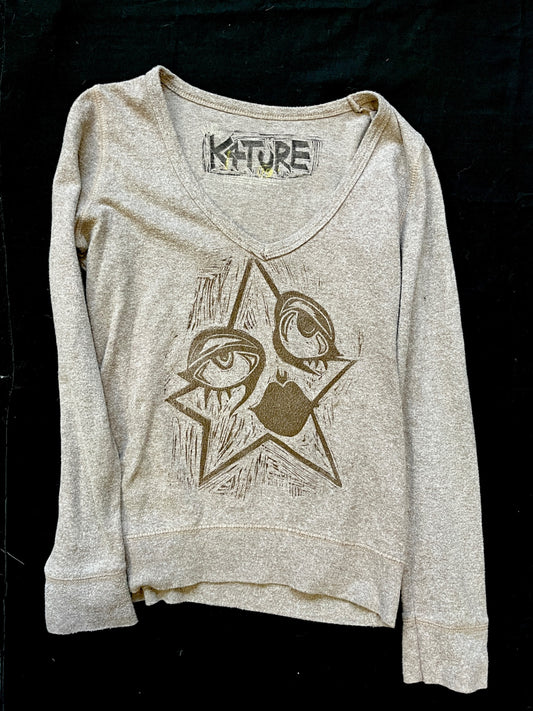 Beige long sleeve top with brown star