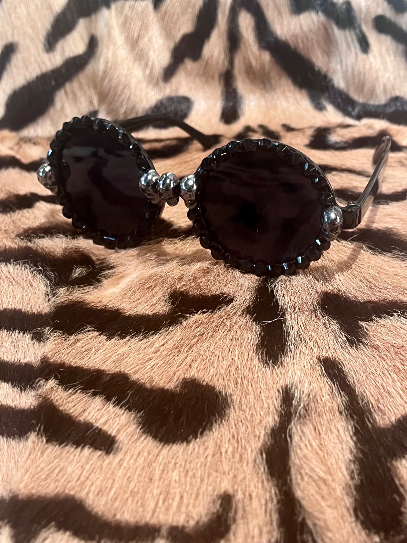Sunnies Round Skull