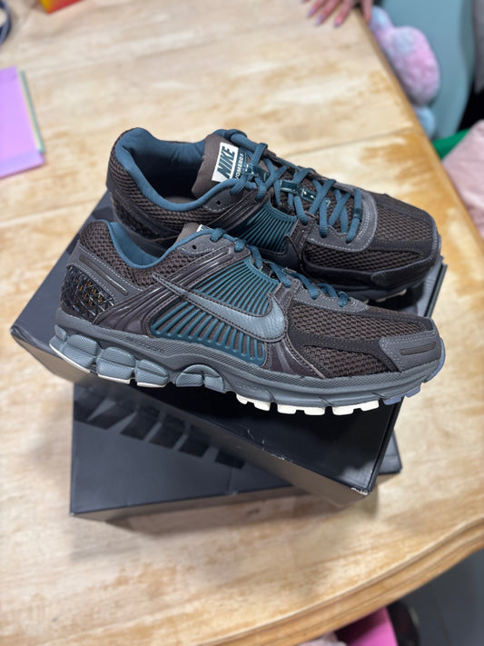 Nike Vomero 5 Brand New UK9