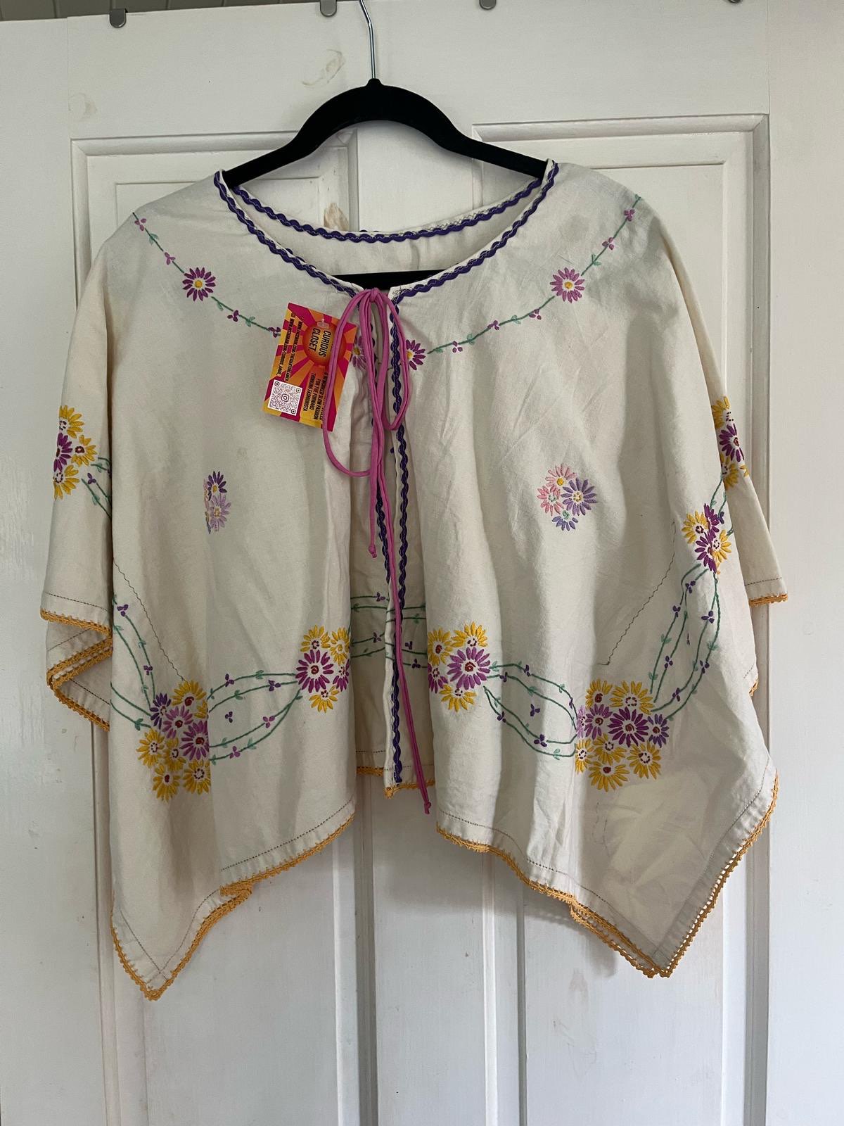 Poncho Cream with multicolored embroidery
