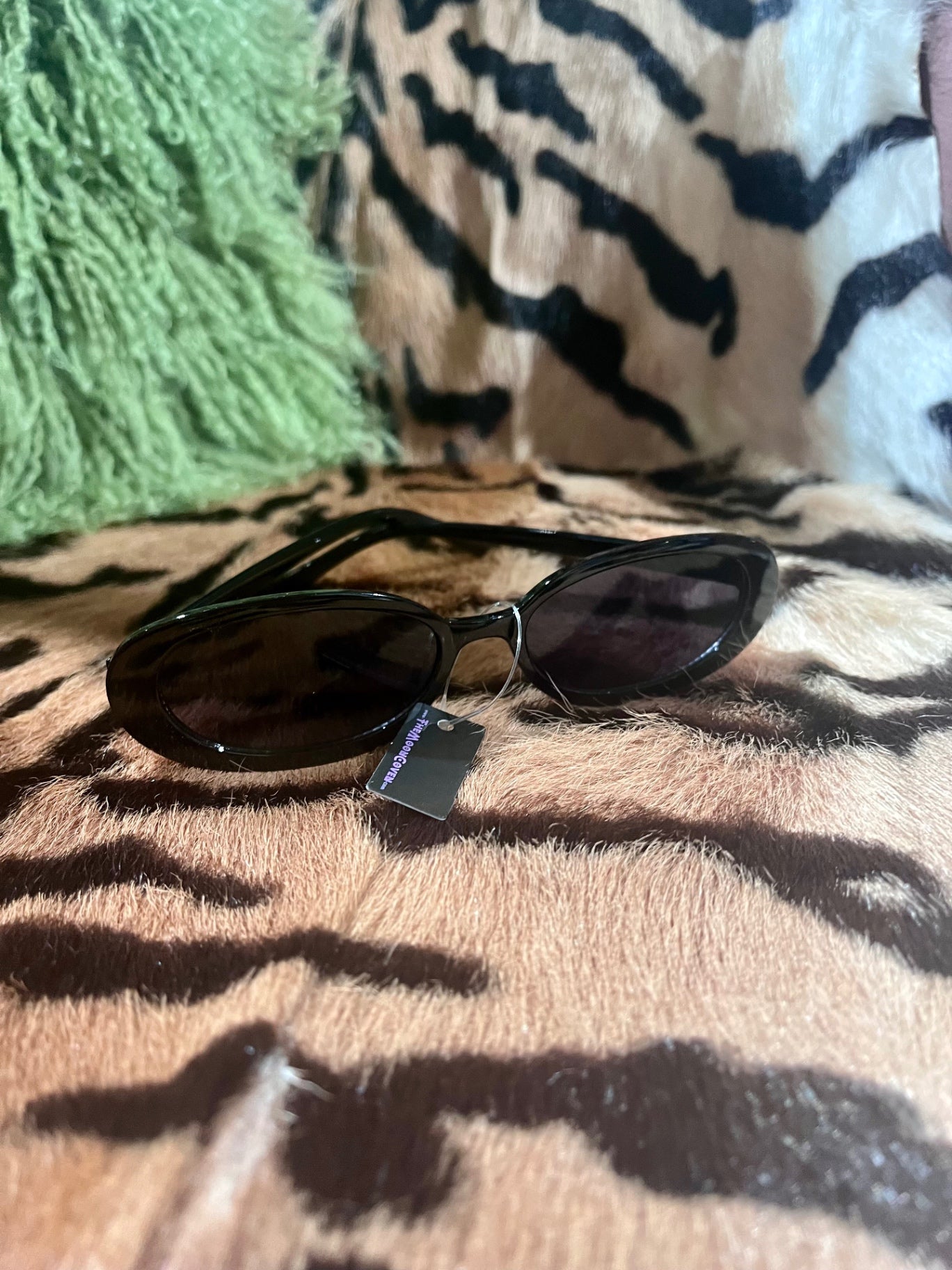 Oval City Black Sunnies